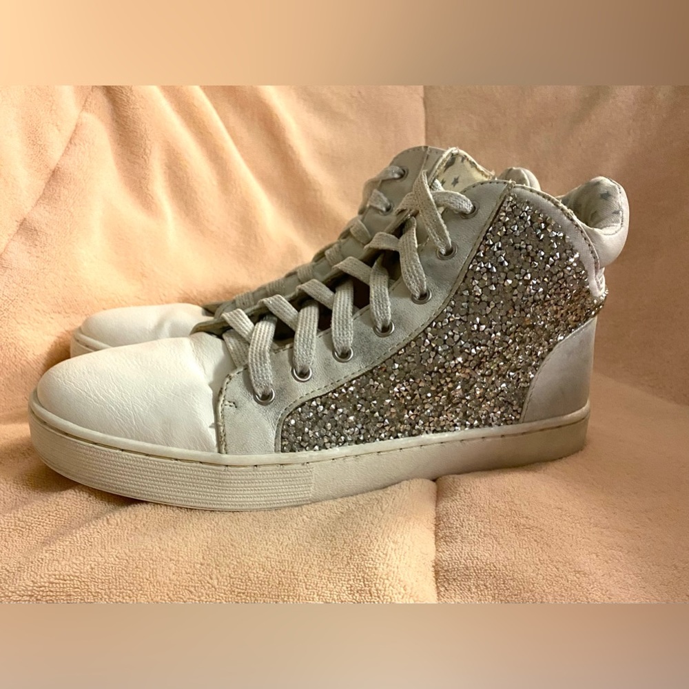 💰5/$25 Girls Justice Size 5 White Sparkle Sneakers